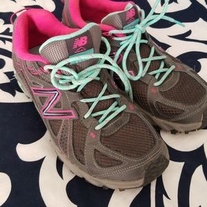 New balance tennis shoes